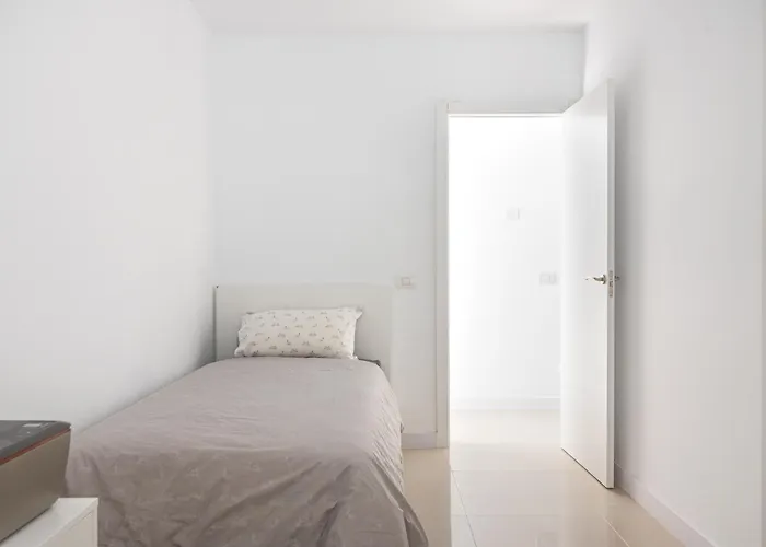 House Near The W Sea View, Jaca *